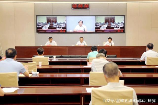 32岁阿布扎比王室成员昏倒街头，旁有幼童引关注